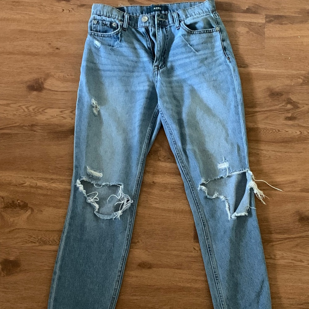 Light wash trendy Aero mom jeans